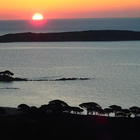 假日公园 Belvedere De Palombaggia 4*